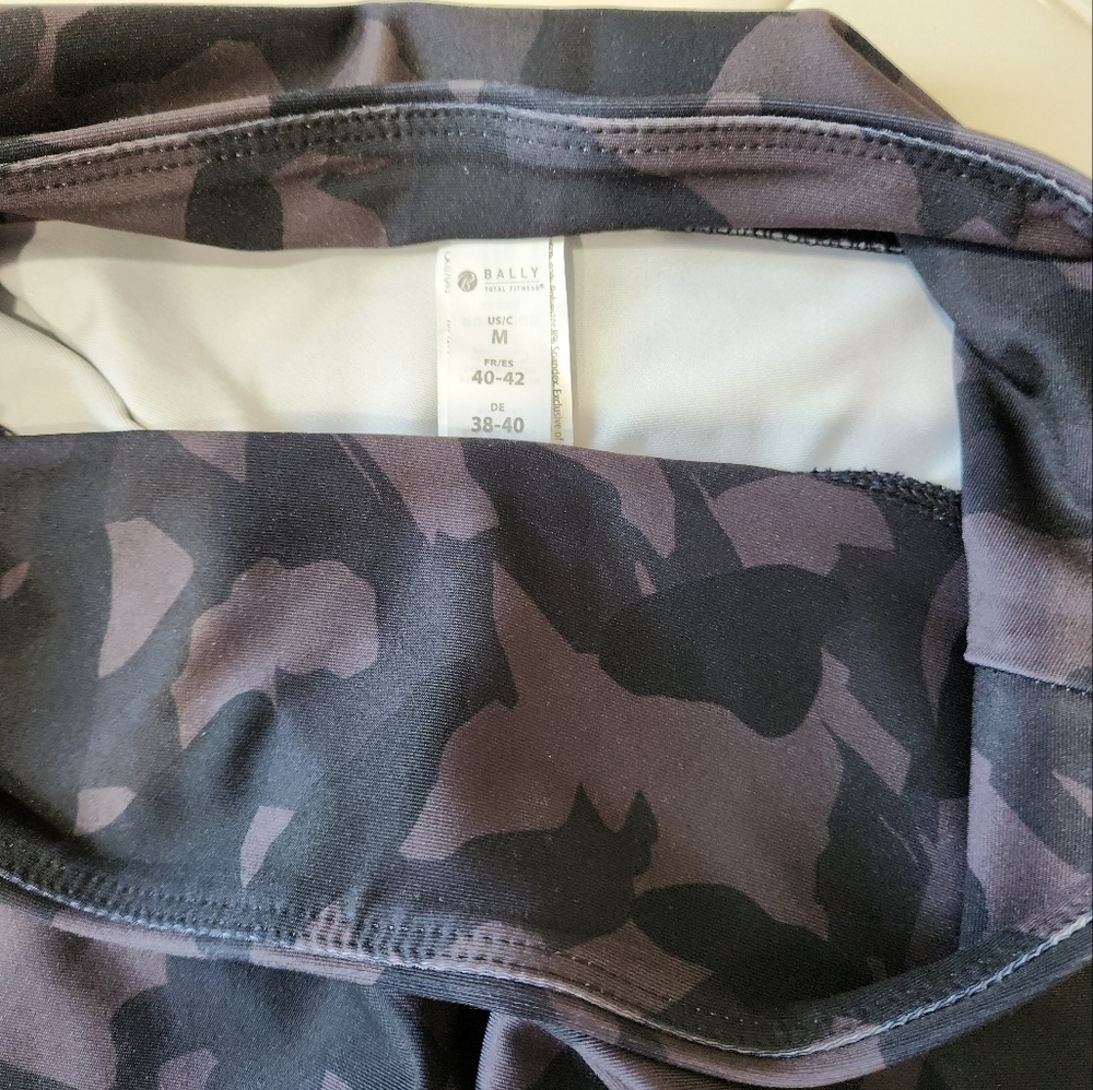 Bally Total Fitness High Waisted Black / Plum Camo Leggings with Pockets Size M - Picture 5 of 7